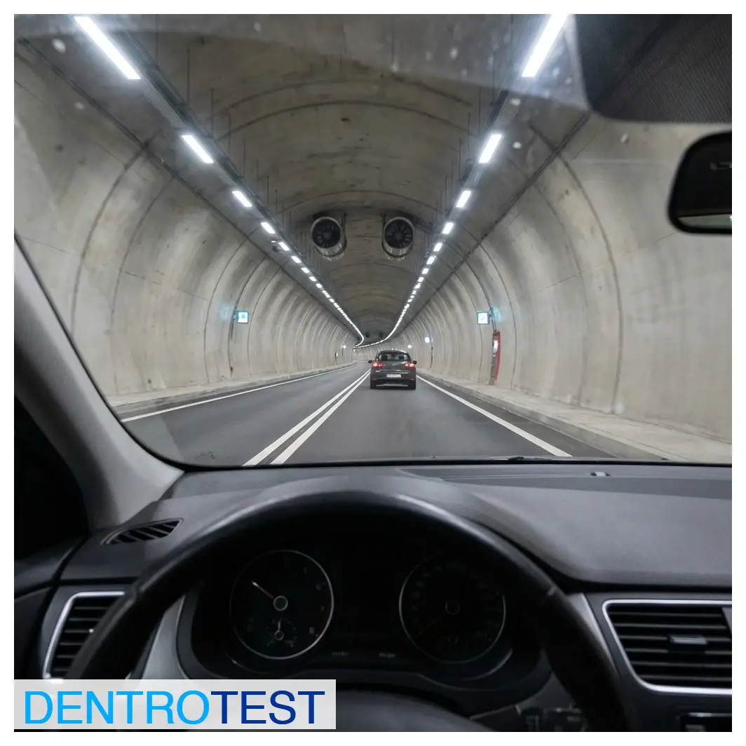 Si por necesidades de la circulación (un atasco) su vehículo queda inmovilizado en el interior de un túnel, ¿debe abandonar el vehículo?