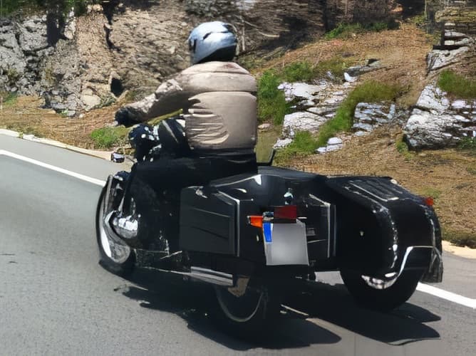 ¿Debemos emplear la misma técnica de conducción conduciendo una motocicleta con sidecar que una que no lo tenga?