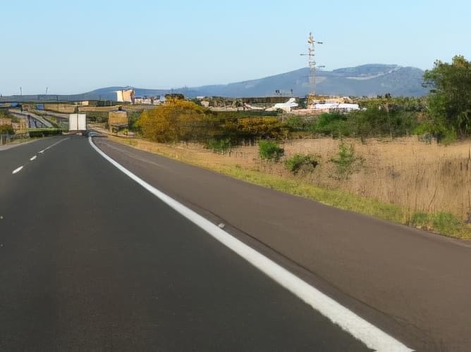 ¿Podemos circular con una motocicleta por el arcén?