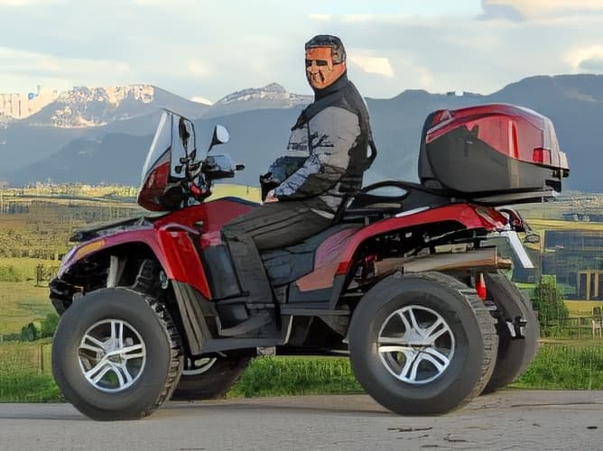 With the A1 class license we can drive a motor tricycle...