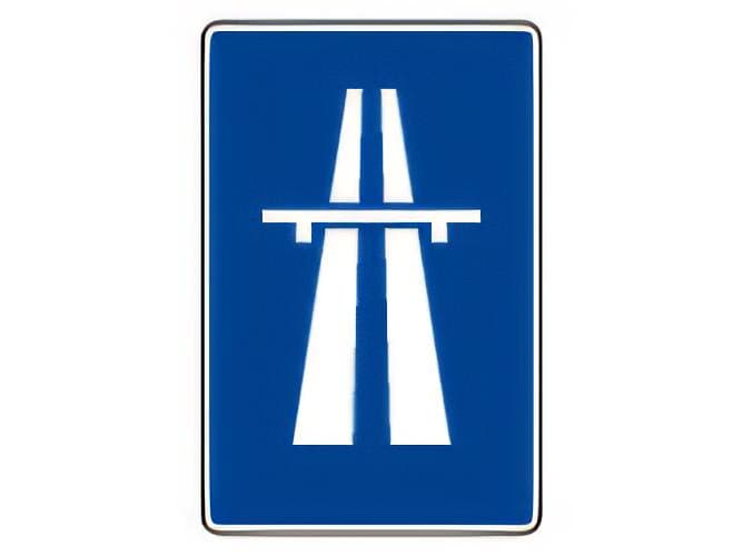 Debido a una avería, circula con su motocicleta por el arcén de una autopista a 30 km/h para no obstaculizar. ¿Es correcto su comportamiento?