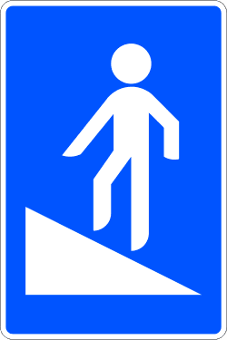 Fußgängerüberführung mit Rampe